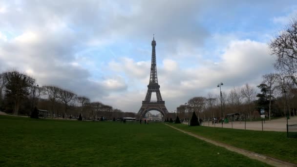 Παρίσι Γαλλία Ιανουαρίου 2018 Champ Mars Eiffel Tower Winter Day — Αρχείο Βίντεο