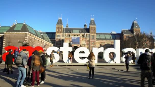 Amsterdam Nederland December 2016 Toeristen Lopen Nemen Foto Met Telefoon — Stockvideo