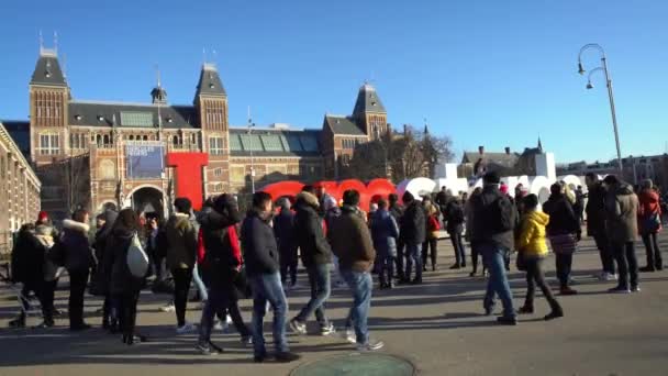 Amsterdam Nederland December 2016 Toeristen Lopen Nemen Foto Met Telefoon — Stockvideo