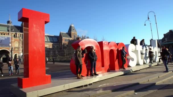 Amsterdam Nederländerna December 2016 Turister Och Bilder Med Telefon Gatan — Stockvideo