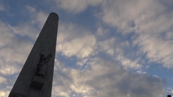 Monument National Sculpture Une Femme Avec Enfant Dans Ses Bras — Video