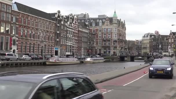 Amsterdam Niederlande Dezember 2015 Toutisten Und Verkehr Auf Den Straßen — Stockvideo