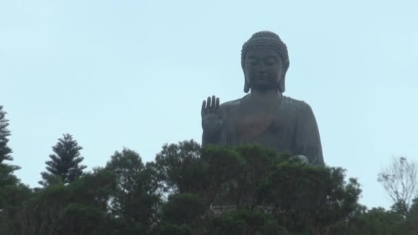 Der Große Buddha Tian Tan Buddha Auf Der Insel Lantau — Stockvideo