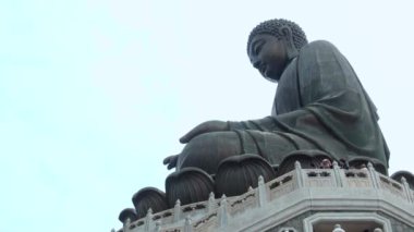 Lantau Adası, Hong Kong-09 Nisan 2013: Lantau Adası 'ndaki Büyük Buda (Tian Tan Buddha), Hong Kong 2013.