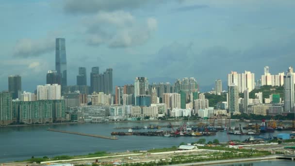 Top Kilátás Hong Kong Cityscape Nap Fehér Felhők Városkép Közelében — Stock videók