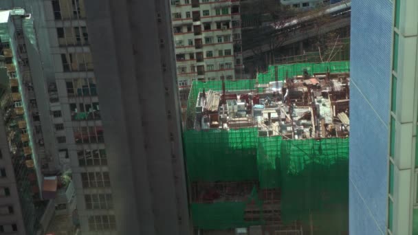 Luftaufnahme Von Bauarbeitern Die Mit Bambus Der Baustruktur Stadtzentrum Von — Stockvideo