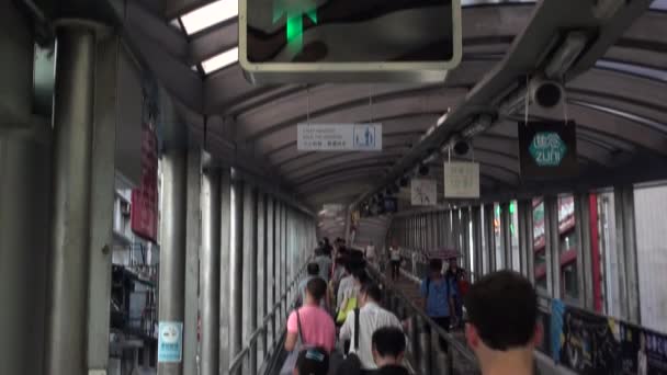 Hongkong September 2014 People Using Escalator Soho District Nearby Lan — Stock Video