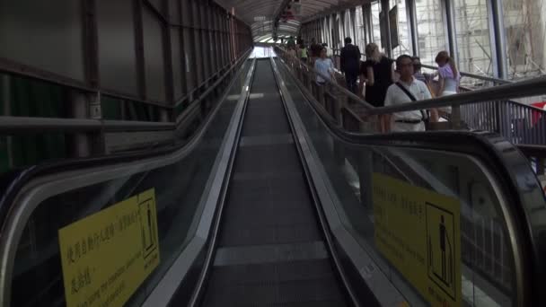 Hongkong September 2014 People Using Escalator Soho District Nearby Lan — Stock Video