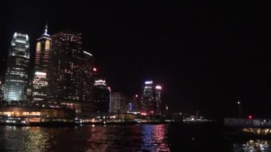 , Hong Kong-02 Eylül 2014: Kowloon 'dan Hong Kong Adası gece manzaralı Victoria Limanı - Dan