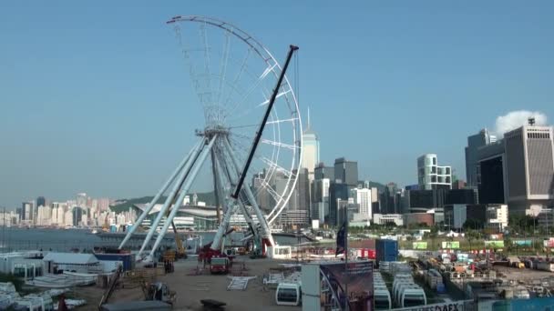 Hongkong September 2014 Arbeiter Auf Einem Gerüst Konstruieren Ein Riesenrad — Stockvideo