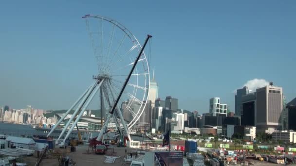Hongkong Setembro 2014 Trabalhadores Cima Andaimes Construir Ferris Wheel Mechanics — Vídeo de Stock