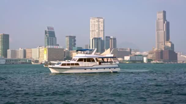 Hongkong Abril 2017 Ferry Hong Kong Bay Con Antecedentes Paisaje — Vídeos de Stock