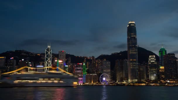 Timelapse Hong Kong Island Városkép Felhőkarcolókkal Éjszaka Kowloon Városképe Hajókkal — Stock videók