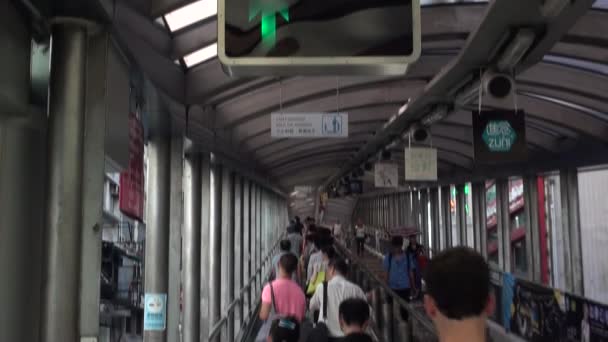 Hongkong Září 2014 Lidé Kteří Používají Eskalátor Okrsku Soho Poblíž — Stock video