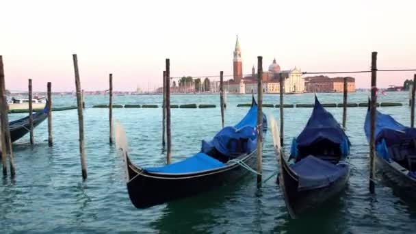 Beautiful View Traditional Gondolas Moored Basilica San Giorgio Maggiore Its — Stock Video