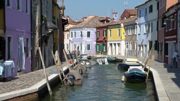 Венеция Италия Сентября 2018 Красивый Вид Красочные Венецианские Дома Фасад — стоковое видео