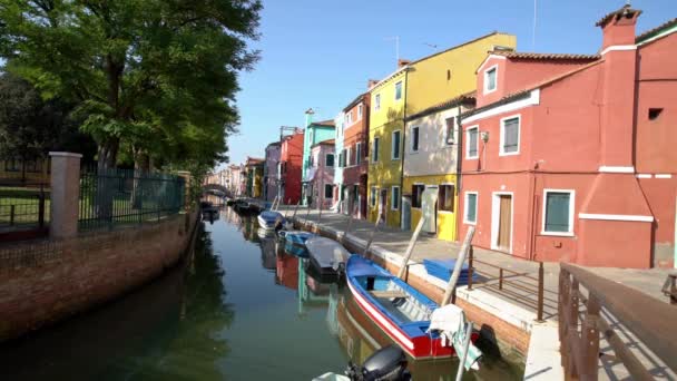 Venedig Italien September 2018 Schöne Aussicht Auf Bunte Venezianische Häuserfassaden — Stockvideo