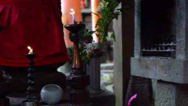 Slow Motion Candles Burning Small Temple Famous Grounds Fushimi Inari — Vídeo de stock