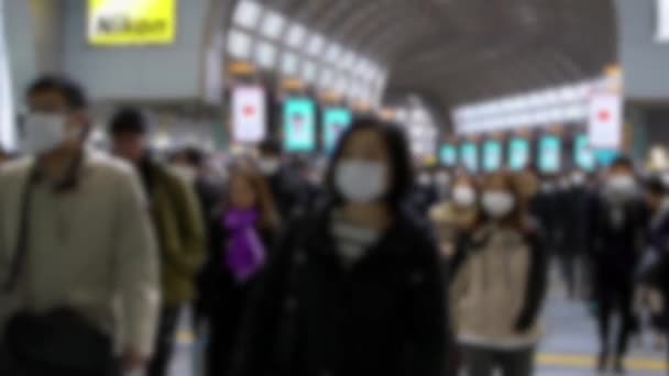 Verschwommener Defokussierter Blick Von Japanern Die Bahnhof Shinagawa Eine Maske — Stockvideo