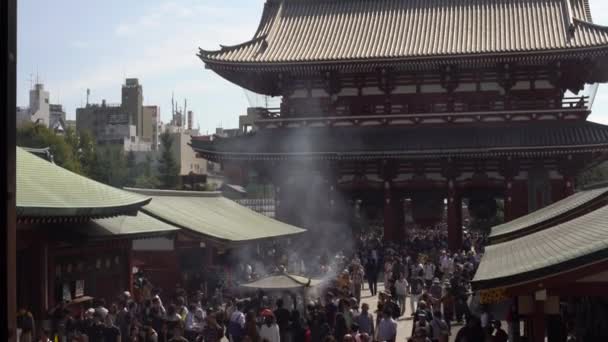 Tóquio Japão Outubro 2017 Crowd Turistas Visitantes Religiosos Templo Budista — Vídeo de Stock