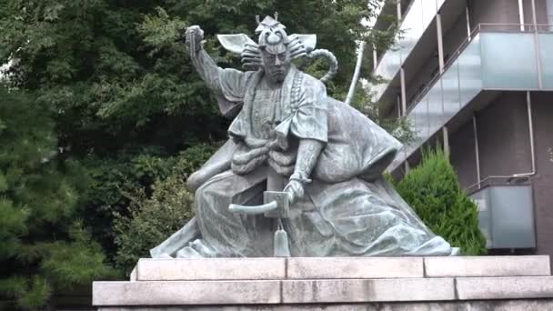 Tokyo Giappone Ottobre 2017 Muoversi Carrello Intorno Alla Statua Samurai — Video Stock