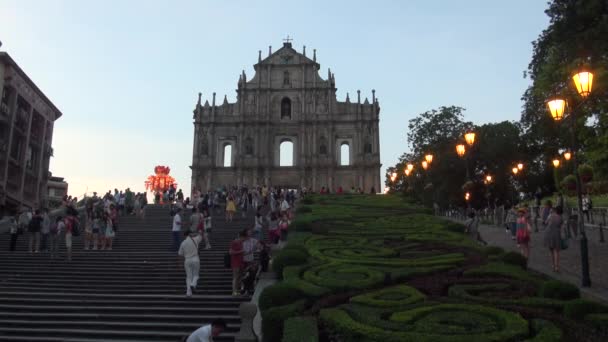 Makao Czerwiec 2014 Turyści Odwiedzają Historyczne Centrum Zrujnowanego Kościoła Pawła — Wideo stockowe