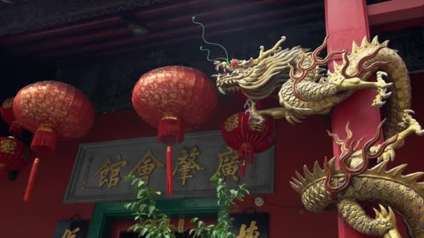 Kuala Lumpur Malaysia April 2018 Schöne Chinesische Tempeldetails Mit Drachen — Stockvideo