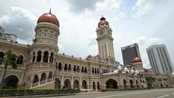 マレーシア クアラルンプール 2018年4月14日 スルタン アブドゥル サマド ビルは ジャラン ラジャのムルデカ広場の前に位置しています クアラルンプールマレーシアのダウンタウン — ストック動画
