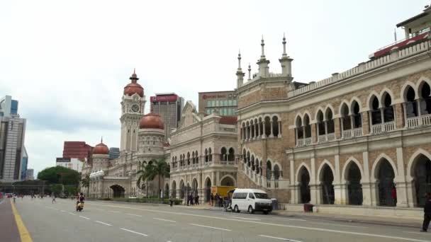 马来西亚吉隆坡 2018年4月14日 苏丹阿卜杜勒 萨马德大楼位于贾兰拉贾Merdeka广场前 马来西亚吉隆坡市中心 临近独立广场 — 图库视频影像
