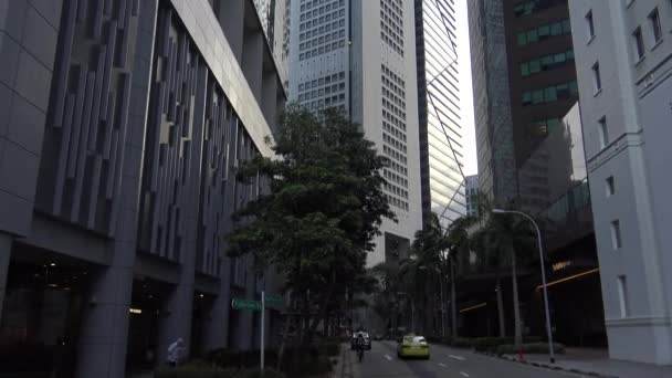 Singapur Nisan 2015 Singapur Finansal Bölgesi Gündüzleri Taksi Arabalı Gökdelen — Stok video