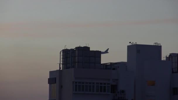 Aerial View East Coast Park Plane Flying Sunset Skyscrapers Singapore — Stock Video