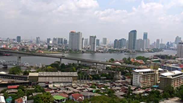 4K有曼谷交通城景观的海港和街道空中景观 在泰国首都 丹有船的河和有汽车的桥 — 图库视频影像
