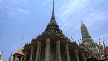 Bangkok, Tayland-04 Nisan 2016: 4K Zümrüt Buda 'nın Ünlü Tapınağı, Wat Phra Kaew Kompleksi Tayland' ın en kutsal Budist tapınağı. Wat Phra Si Rattana Satsadaram-Dan