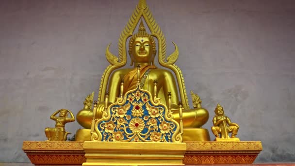 Goldene Buddha Statue Namens Phra Chao Attarot Würfel Buddha Vor — Stockvideo