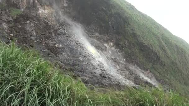Fumaroles Avec Soufre Dans Montagne Qixing Dans Centre Parc National — Video