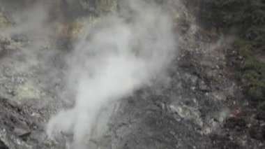 Qixing Dağı 'ndaki Fumaroles Yangmingshan Ulusal Parkı' nın merkezinde, Datun Volkan Grubu 'nun Taipei' deki en yüksek dağı.