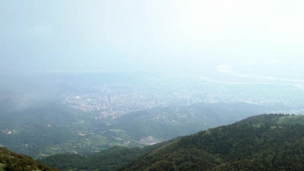 Luchtfoto Van Taipei Stad Een Bewolkte Dag Met Mist Van — Stockvideo