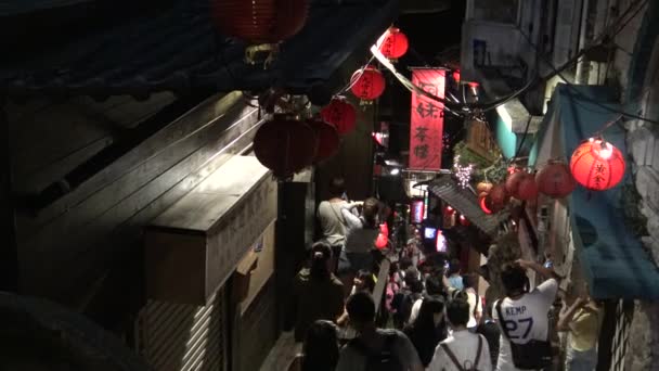 2015年10月3日 台湾九芬市 4K人在九芬老街步行拍照 九芬老街是台湾九芬市著名的市场 附近有很多别具匠心的商店 — 图库视频影像