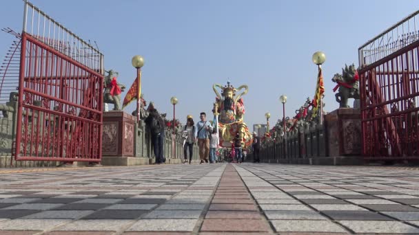 Kaohsiung Taiwan February 2016 Xuan Statue Pei Chi Pavilion Hsuantien — Stock Video