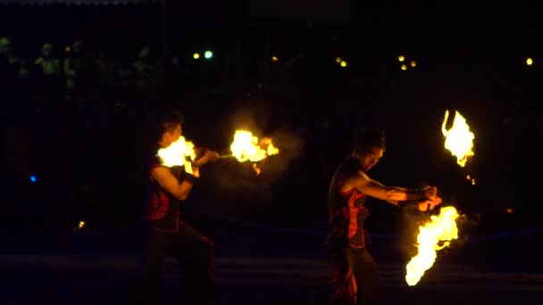 Miaoli Taiwan February 2017 Slow Motion Fire Asian Man Juggler — 图库视频影像