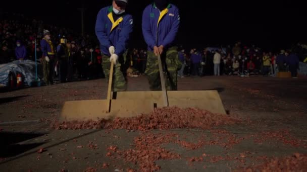 2017 Miaoli Taiwan February 2017 Garbage Men Scurning Fireworks Firecrackers — 비디오