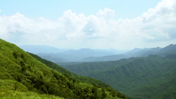 구름낀 아름다운 Fen Shan 이베이 사이에 산등성이에 봉우리이다 등산의 — 비디오