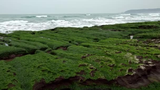 Laomei Green Reef New Taipeh City Meereswellen Brechen Der Küste — Stockvideo