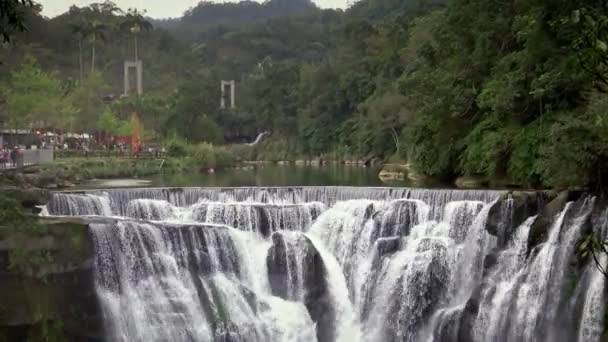 Famosa Cascada Shifen Ubicada Río Keelung Distrito Pingxi Ciudad New — Vídeo de stock