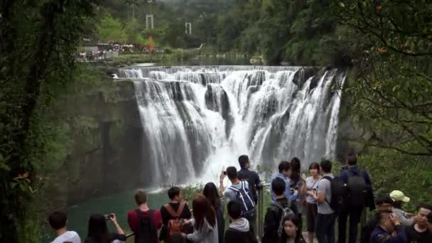 Taipei Tayvan Mart 2018 Turistler Ünlü Shifen Şelalesi Keelung Nehri — Stok video