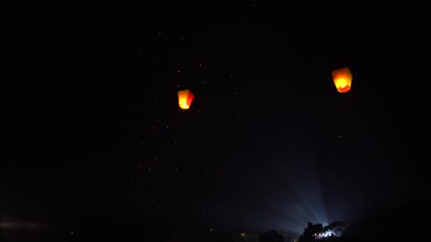 Molte Lanterne Antincendio Asiatiche Lanciano Durante Festival Buddista Nel Capodanno — Video Stock