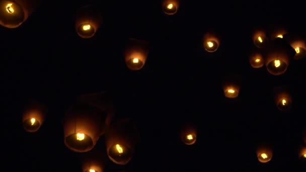 Ralenti Beaucoup Lanternes Asiatiques Lancées Lors Festival Bouddhiste Nouvel Chinois — Video
