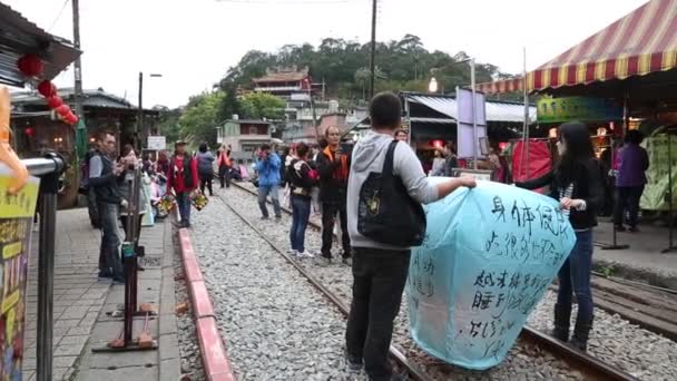 Pingxi Taiwan Február 2015 Emberek Indít Ázsiai Lámpák Alatt Buddhista — Stock videók