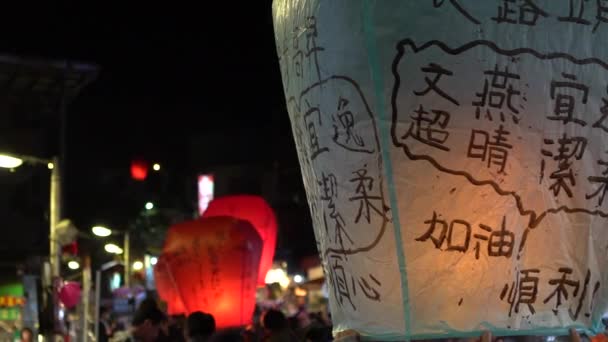 Yavaş Çekim Budist Festivali Sırasında Asya Fenerleri Fırlatan Insanlar Tayvan — Stok video