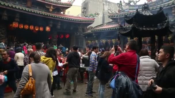 2015年2月21日台湾 鹿谷天后宮アジア人礼拝台中の仏教寺院で中国 ダンのお寺でお香を提供 — ストック動画